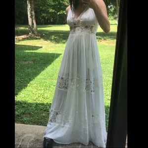 Lovely White Maxi Dress🐚